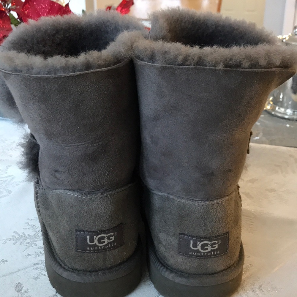 UGGS - Picture 5 of 8